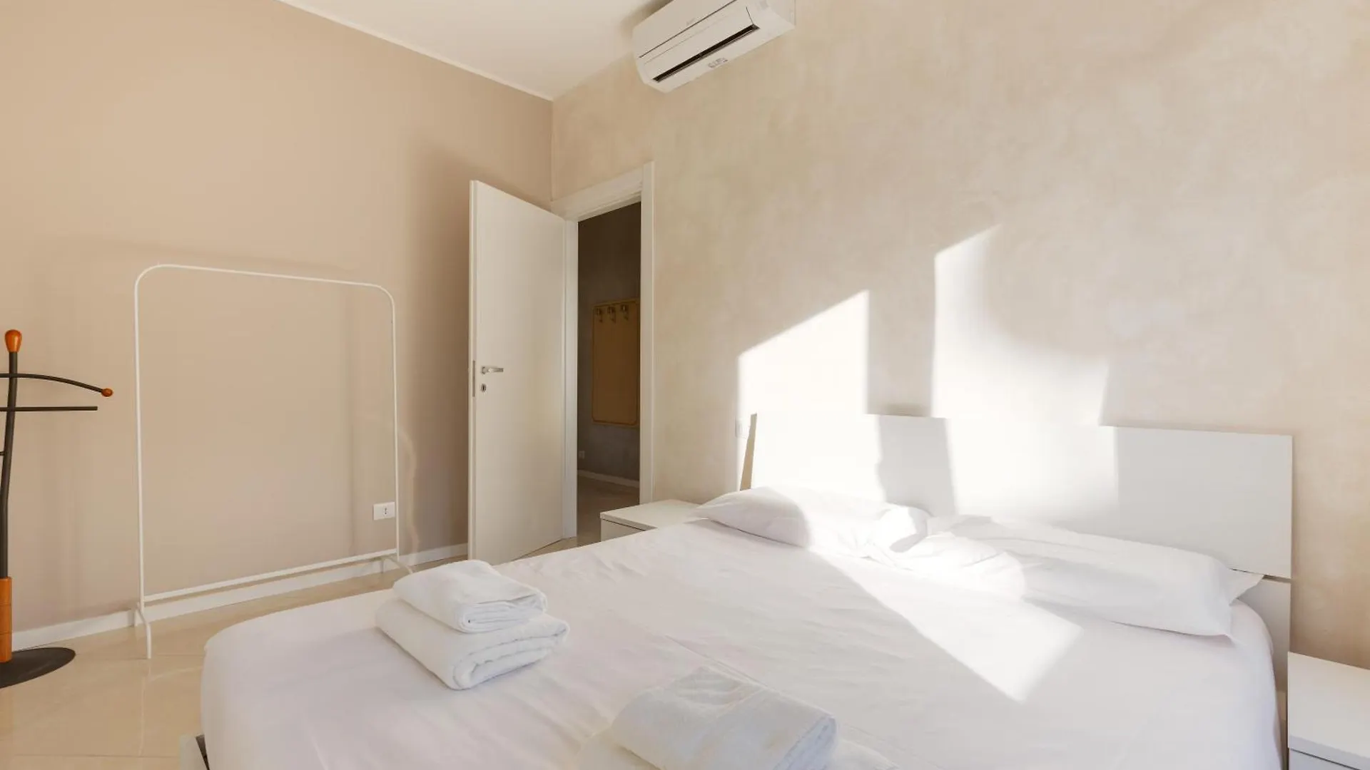 Niguarda Bright Apartment W/ Balcony Milan 0*,